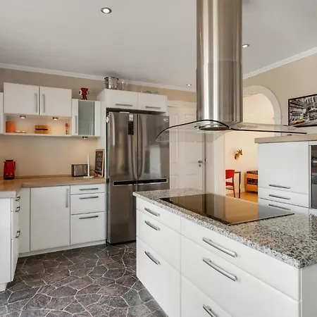Amazing In With Wifi And 4 Bedrooms * Karise