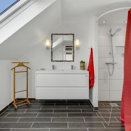 Amazing In With Wifi And 4 Bedrooms דירה